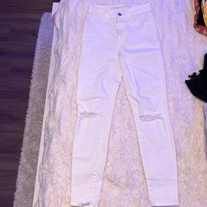 WHITE AMERICAN EAGLE JEANS!!